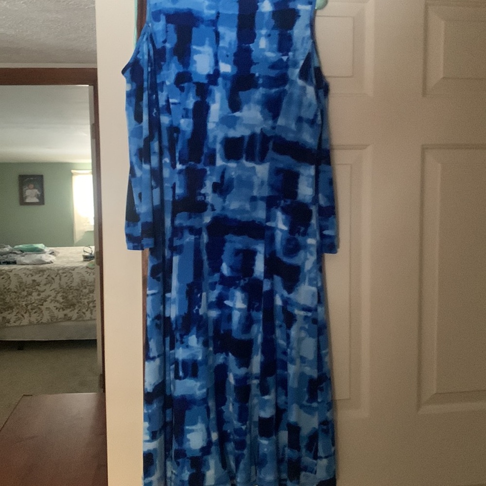 Dress - Picture 2 of 4